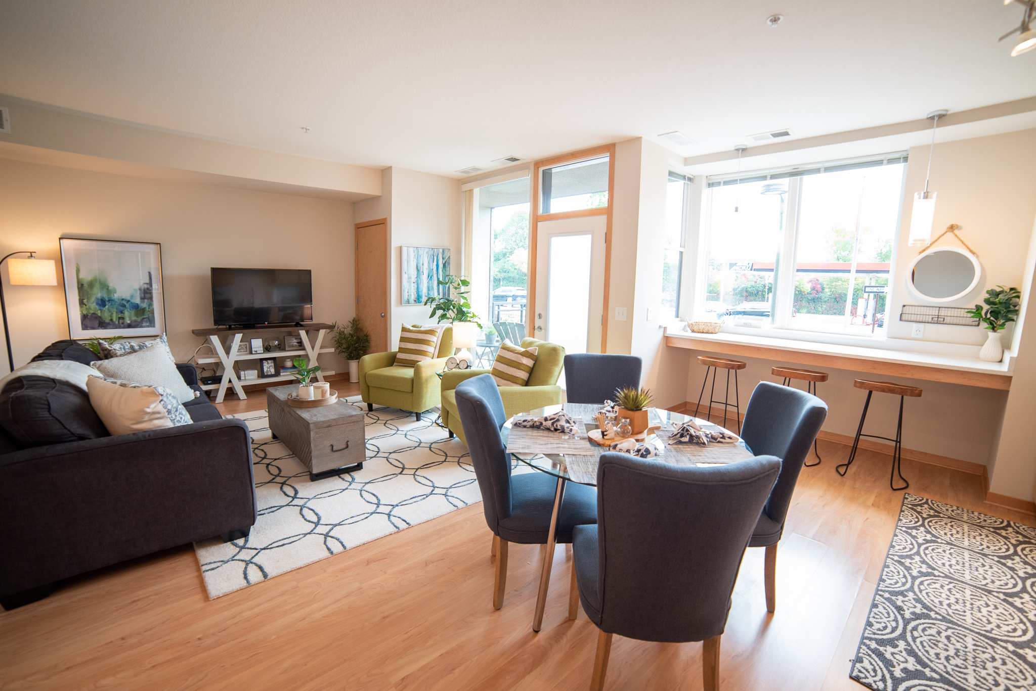 116 Dining and living