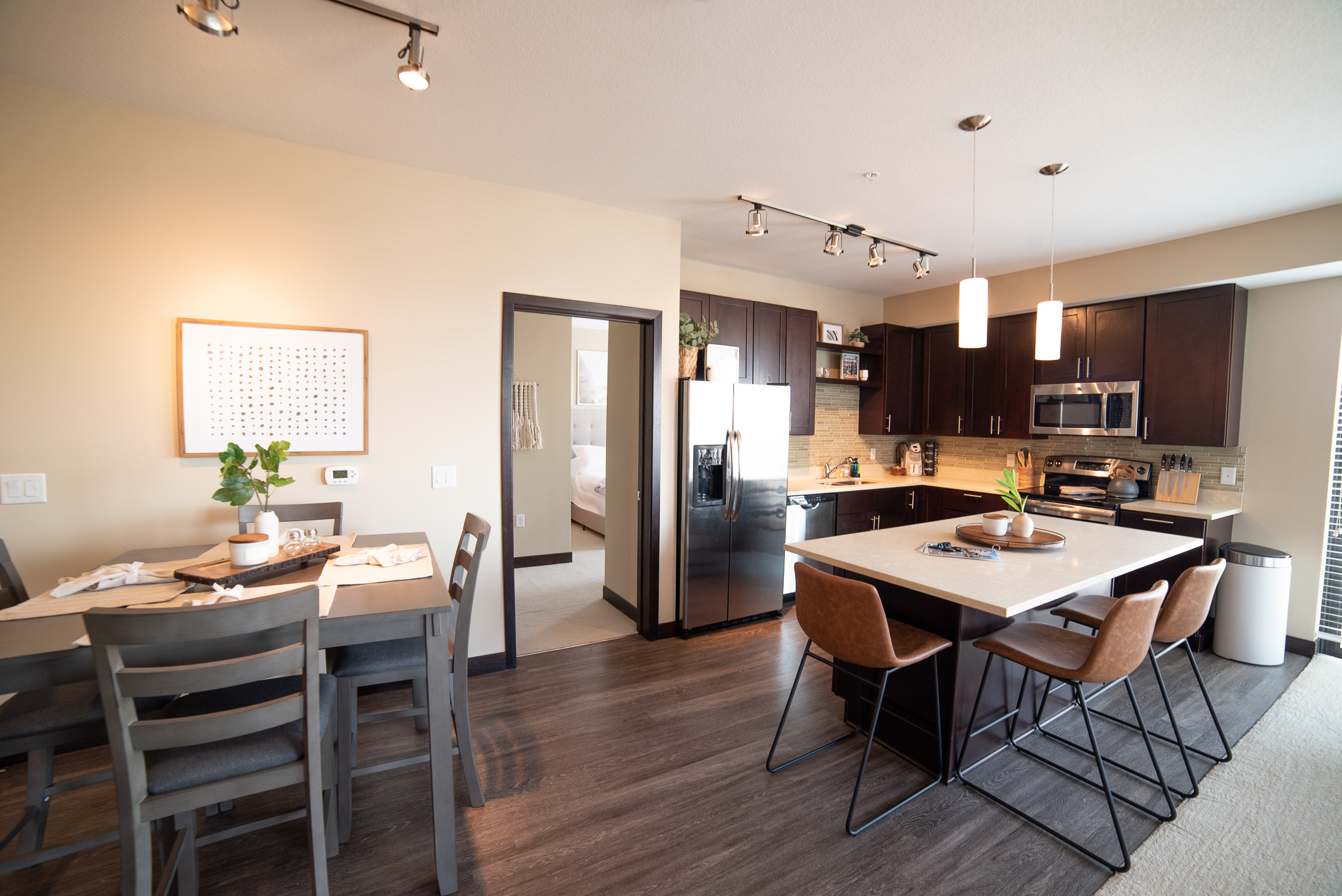 325 dining and kitchen
