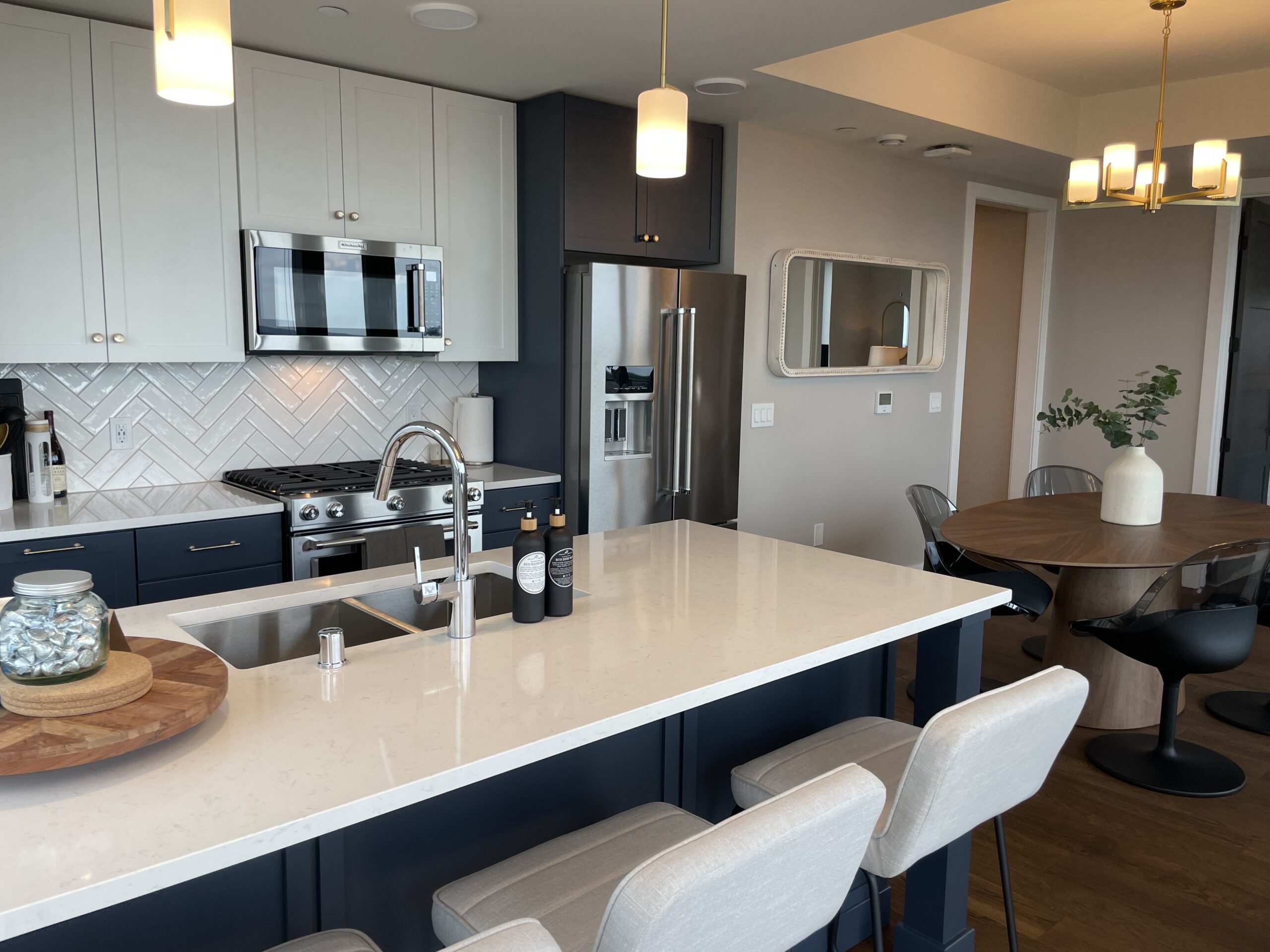 910 kitchen and dining