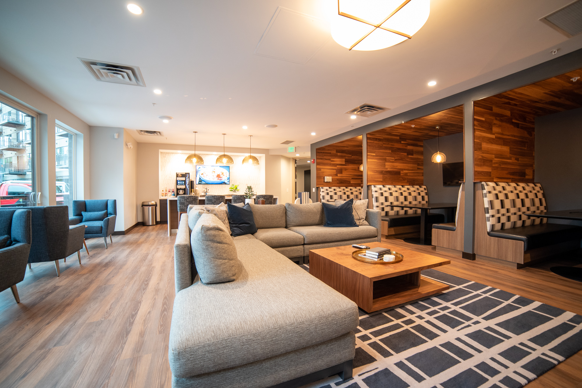 Ellipse lounge