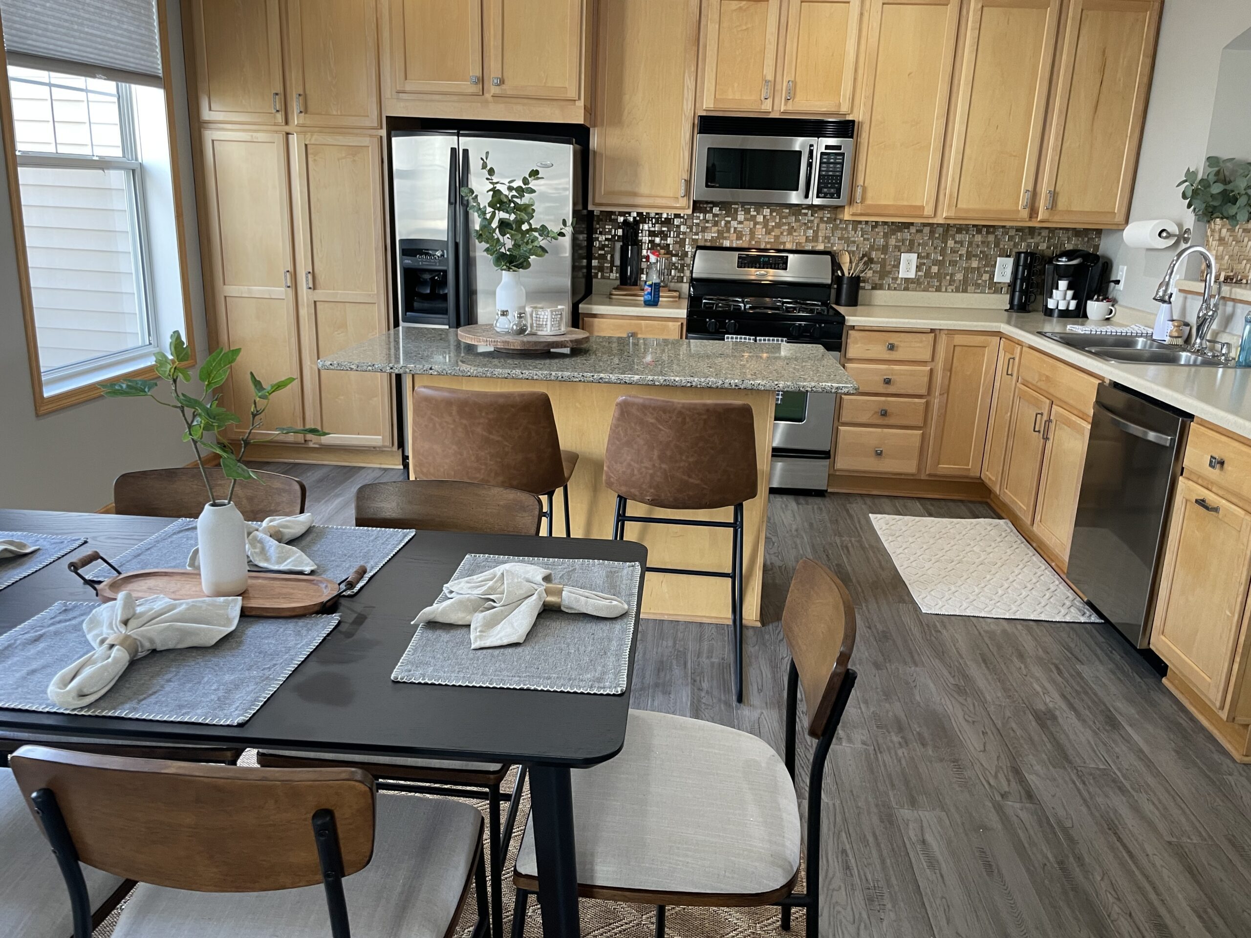 11314 diing in kitchen