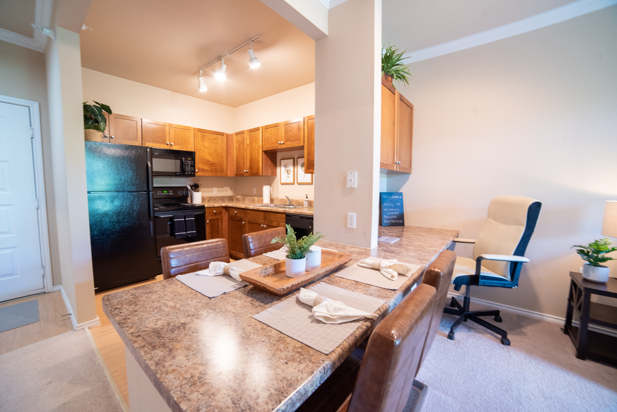 2221 dining into kitchen