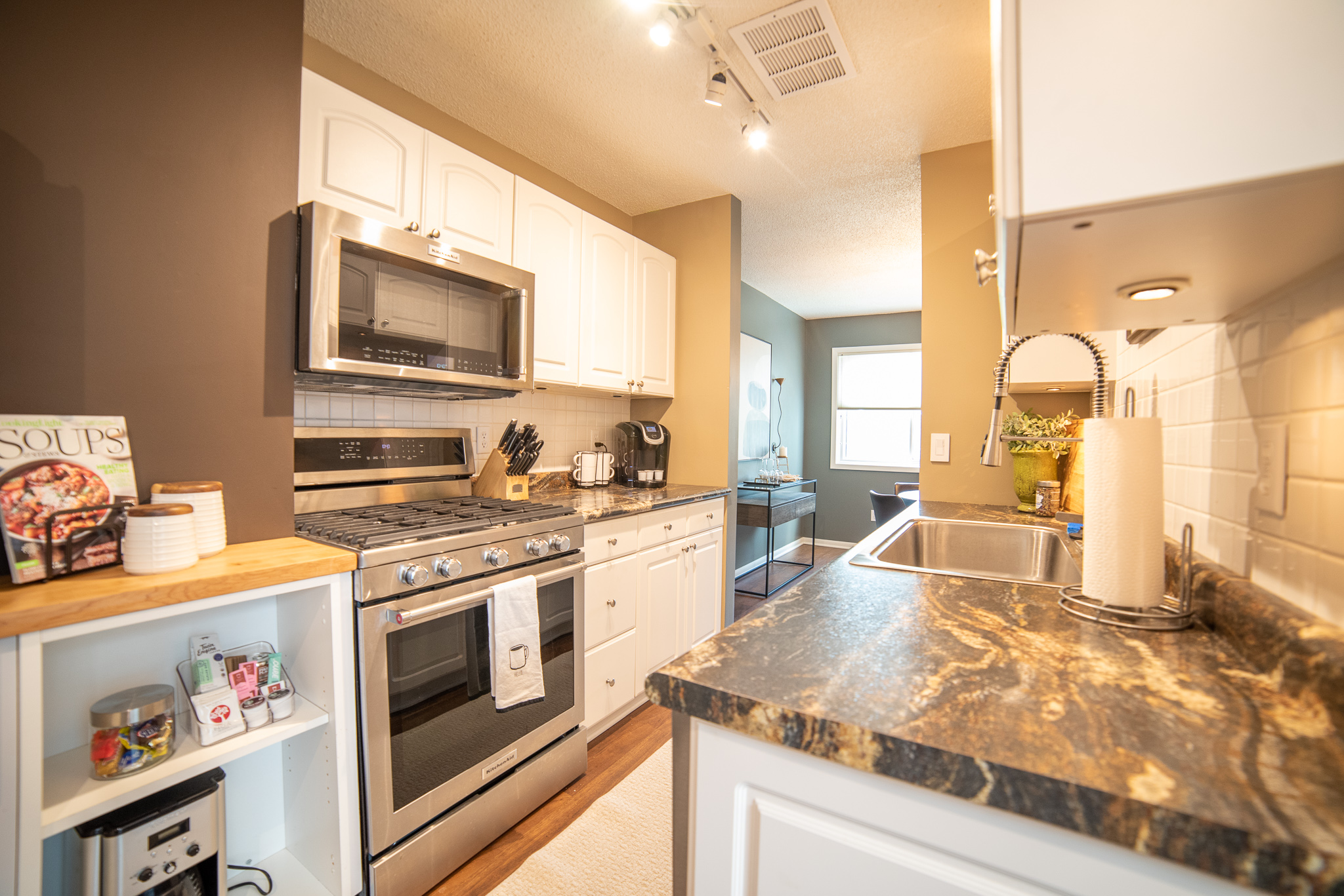 2402 kitchen 2