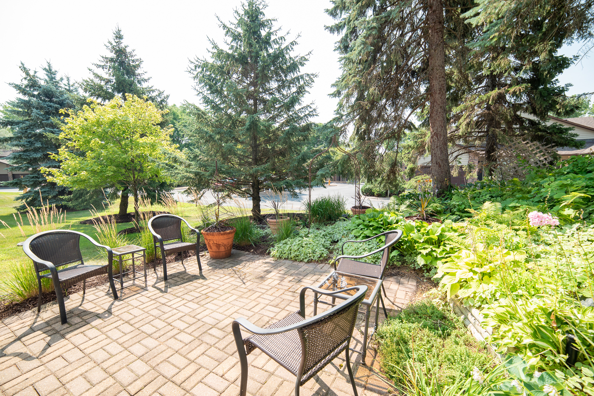 2402 outdoor patio