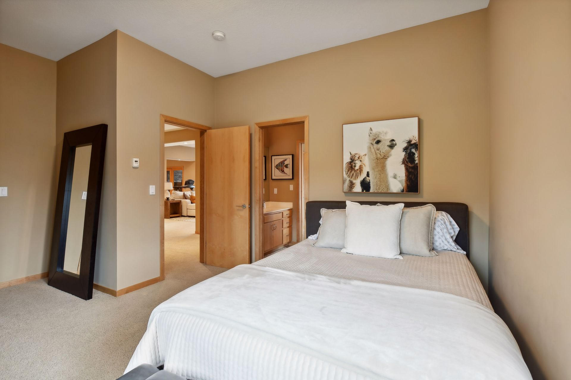6400 Bedroom