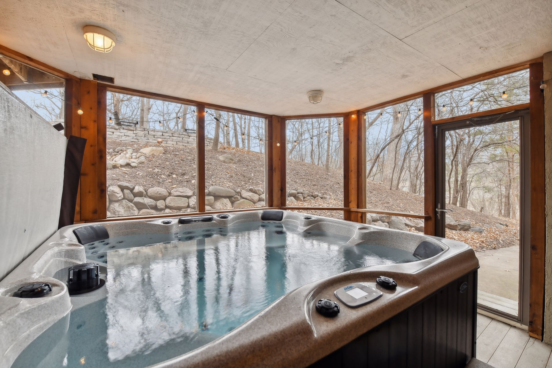 6400 hot tub2