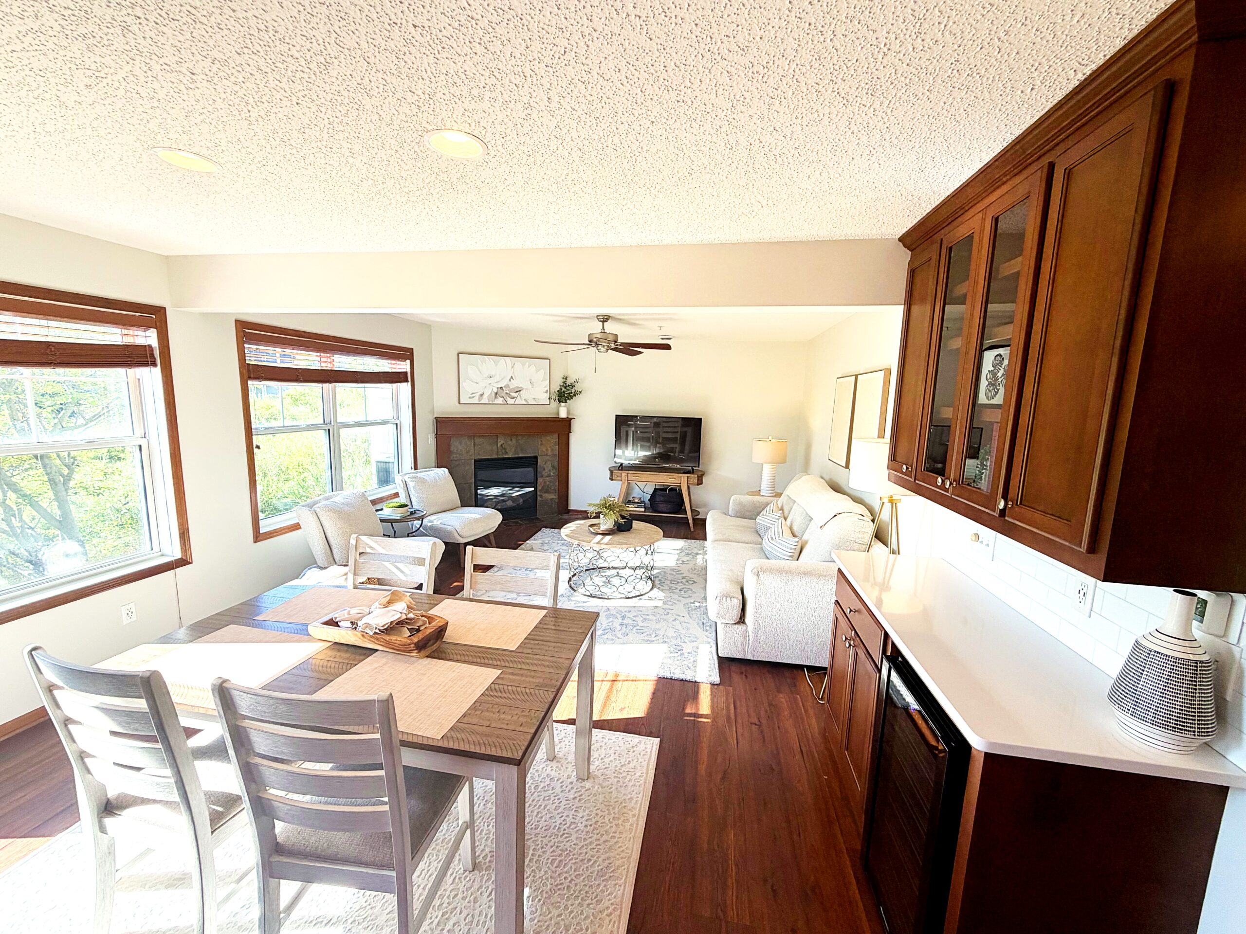 15657 living room and kitchen